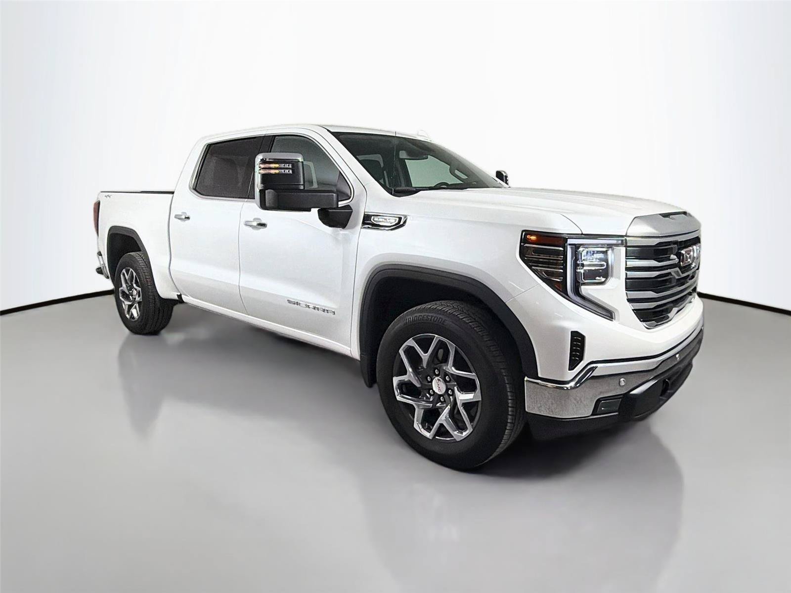 Used 2024 GMC Sierra 1500 SLT w/ SLT Convenience Package AWD/4WD image 4