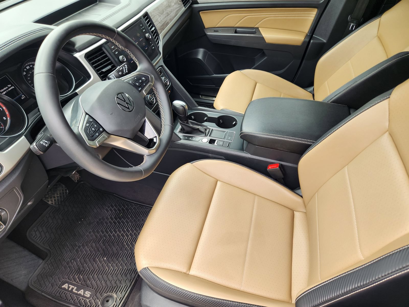 Used 2021 Volkswagen Atlas Cross Sport SE w/ Panoramic Sunroof Package FWD image 14