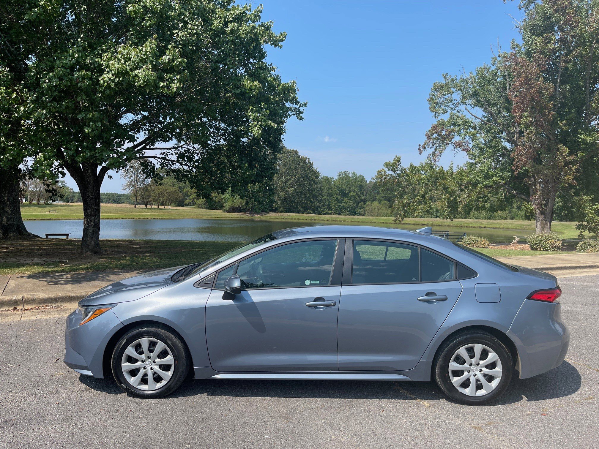 Used 2023 Toyota Corolla LE image 2