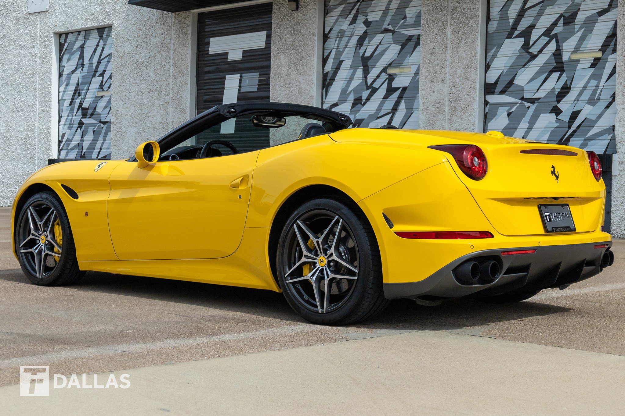Used 2016 Ferrari California T RWD image 11