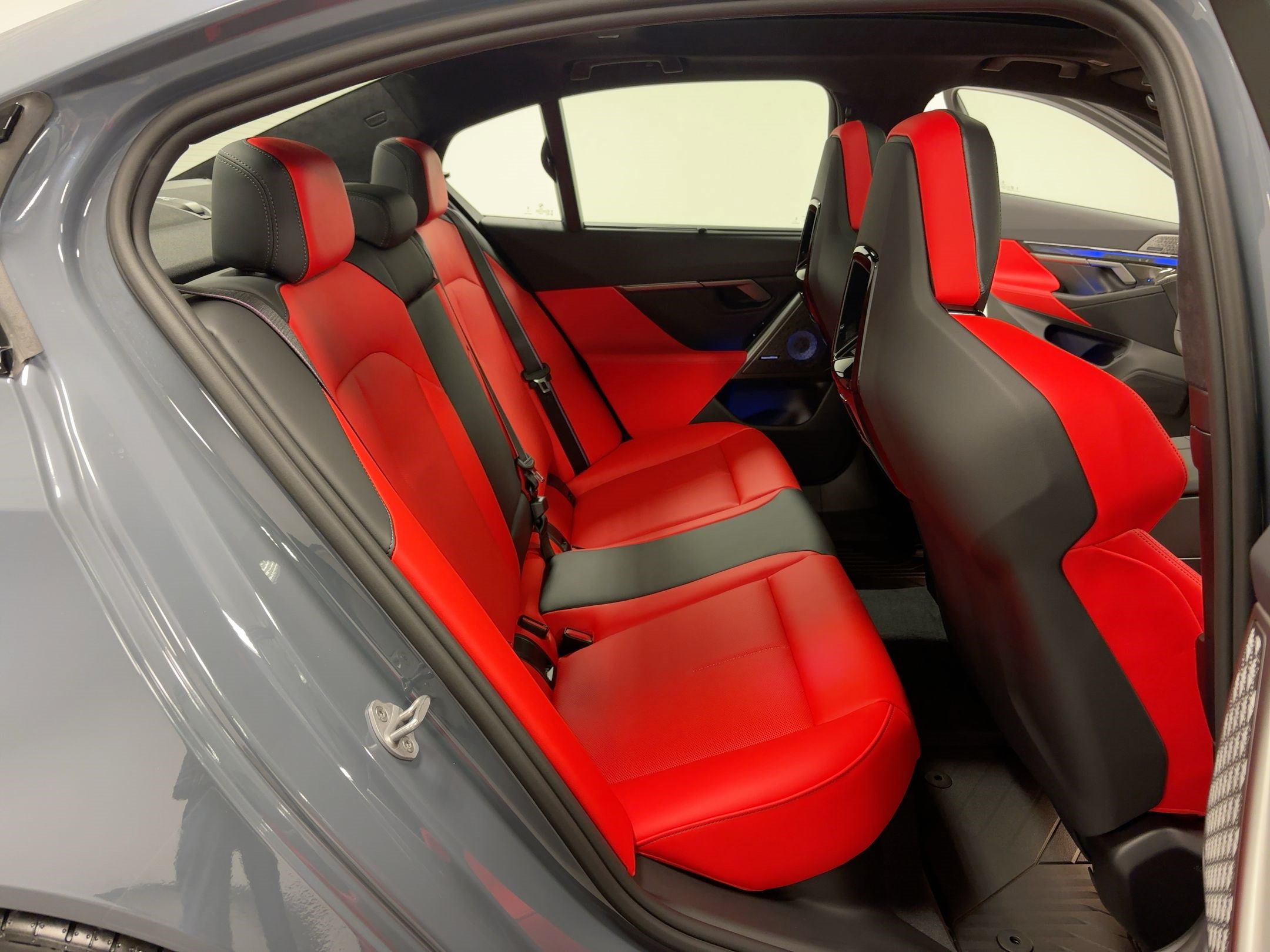 New 2026 BMW M5 w/ Executive Package AWD/4WD image 30