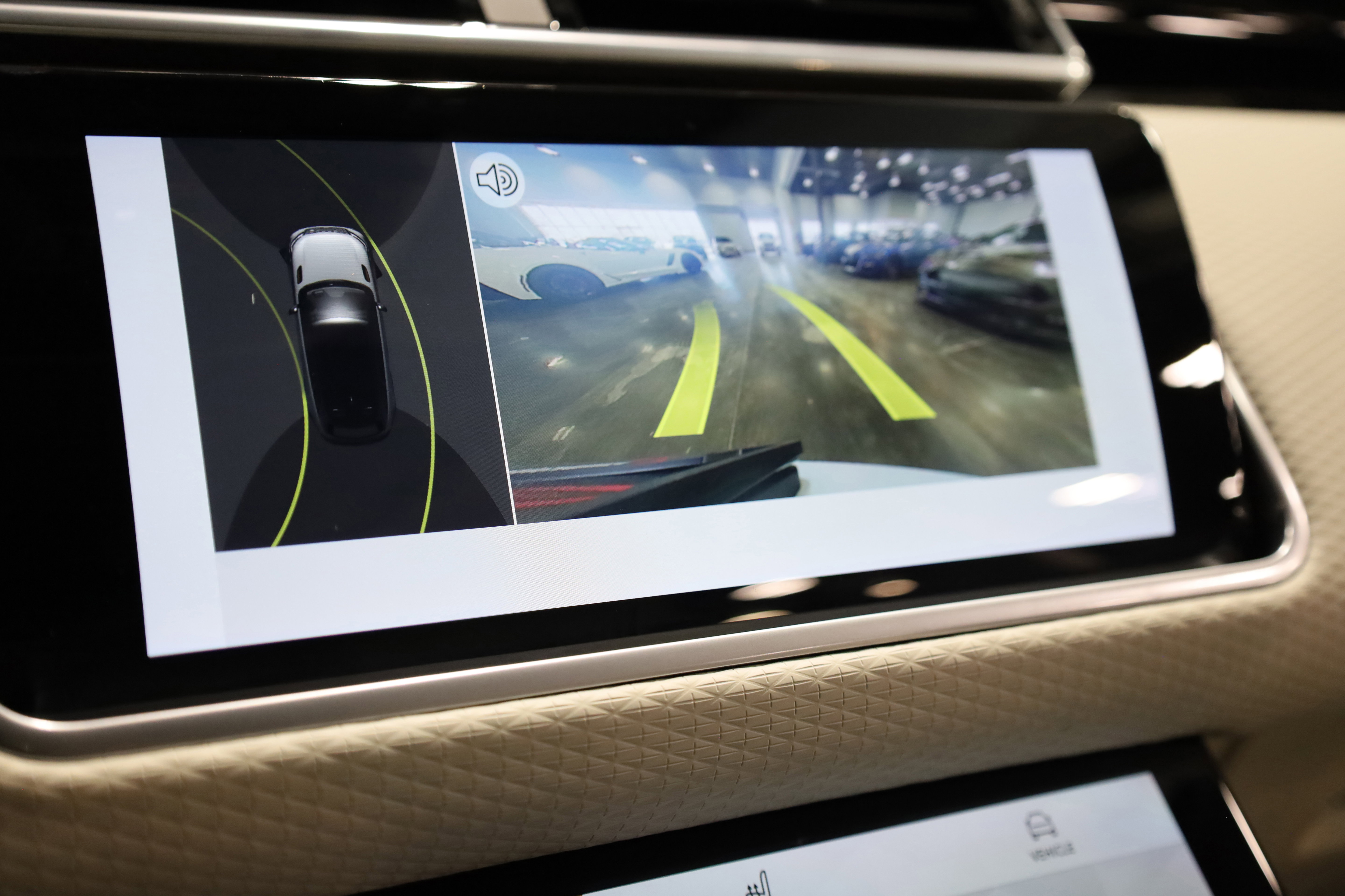 Used 2023 Land Rover Range Rover Velar R-Dynamic S image 28