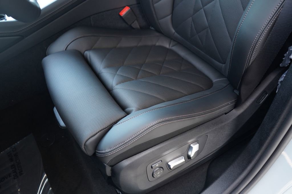 New 2026 BMW X6 xDrive40i w/ Premium Package image 11