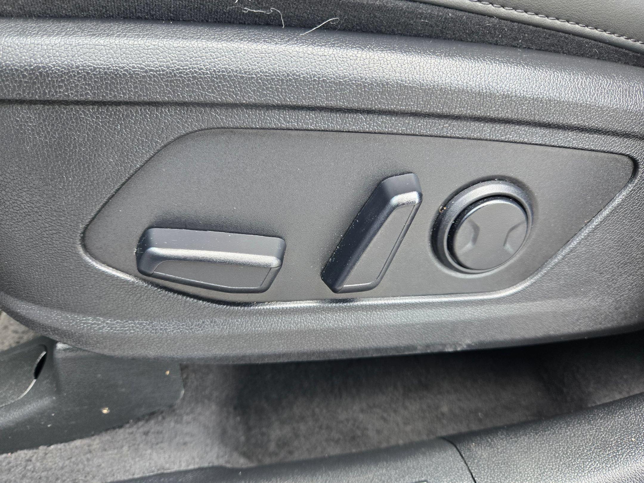 Used 2025 Kia Sorento S w/ Panoramic Sunroof Package FWD image 23