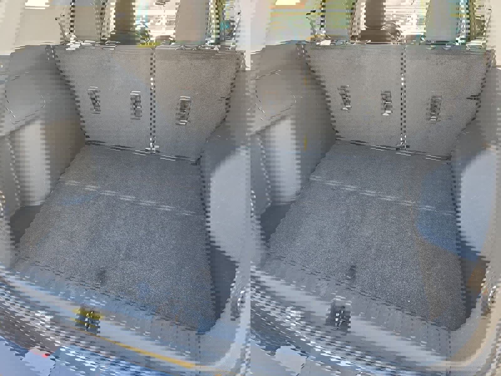 Used 2024 GMC Terrain SLE image 31