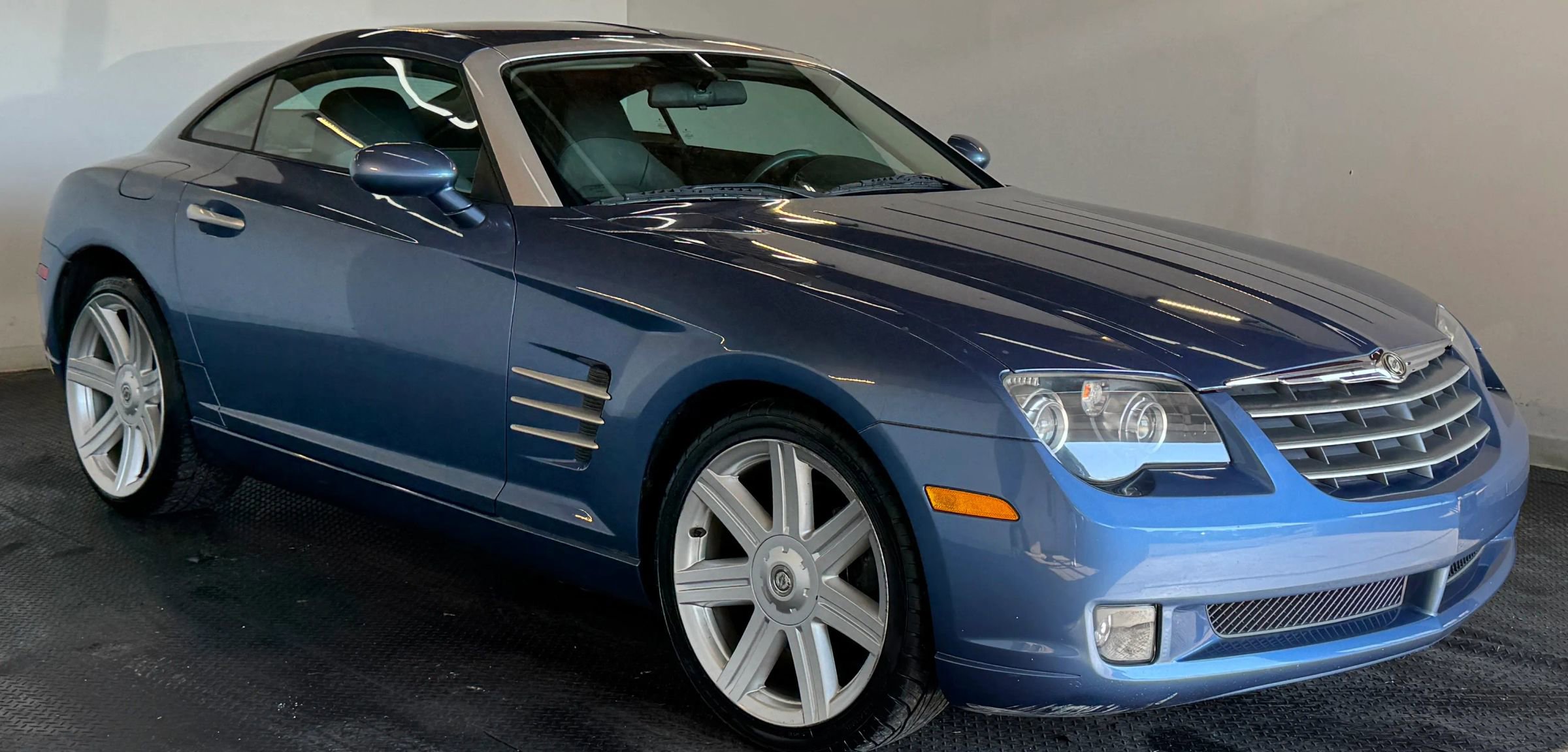 Used 2005 Chrysler Crossfire Limited image 4
