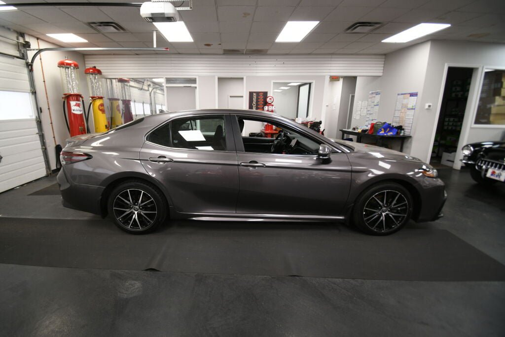 Used 2023 Toyota Camry SE FWD image 8