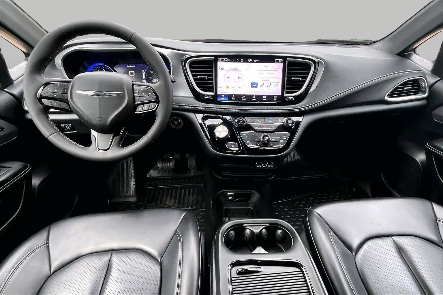 Used 2023 Chrysler Pacifica Touring-L w/ S Appearance Package FWD image 15
