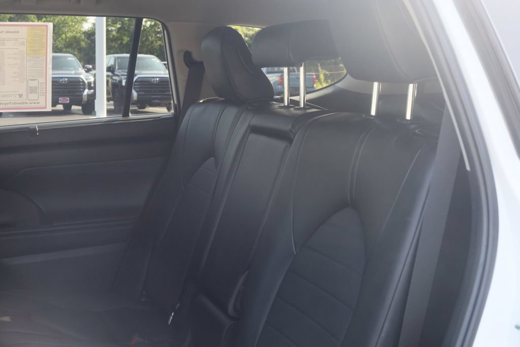 Used 2025 Toyota Highlander XLE AWD/4WD image 27
