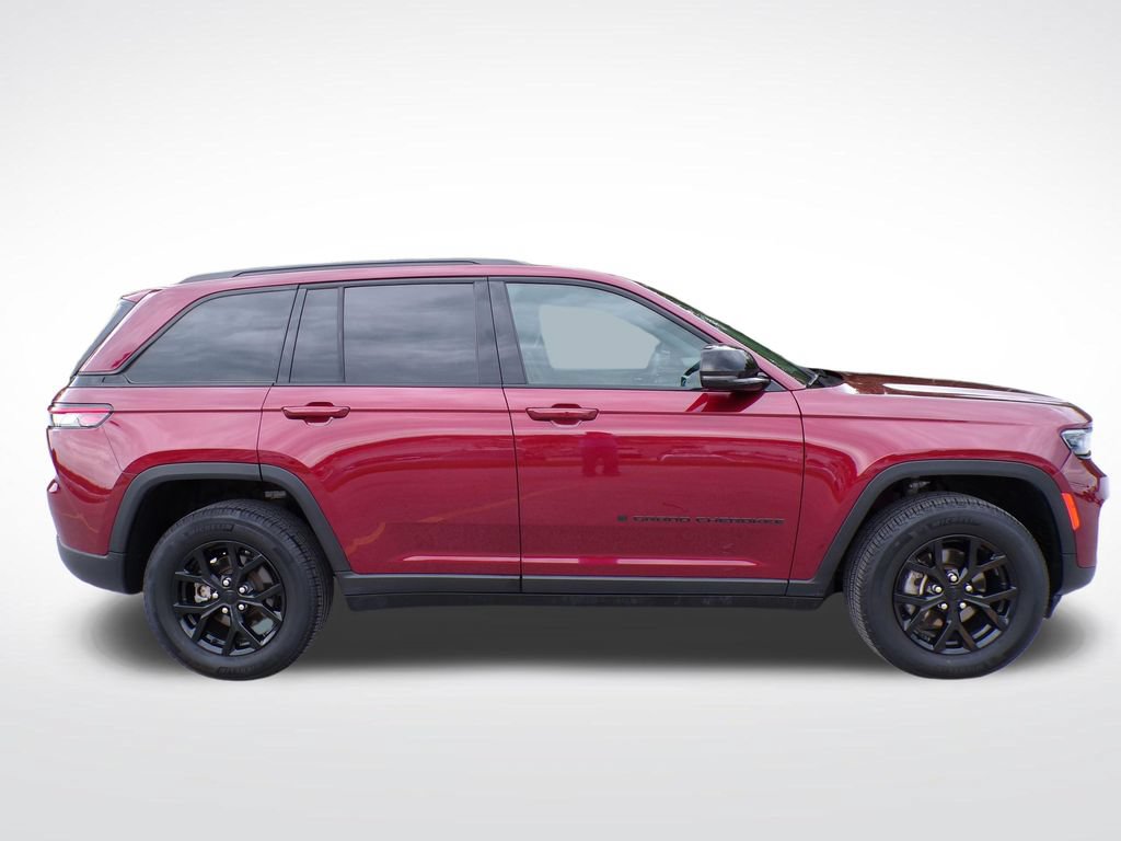 Used 2024 Jeep Grand Cherokee Altitude AWD/4WD image 6
