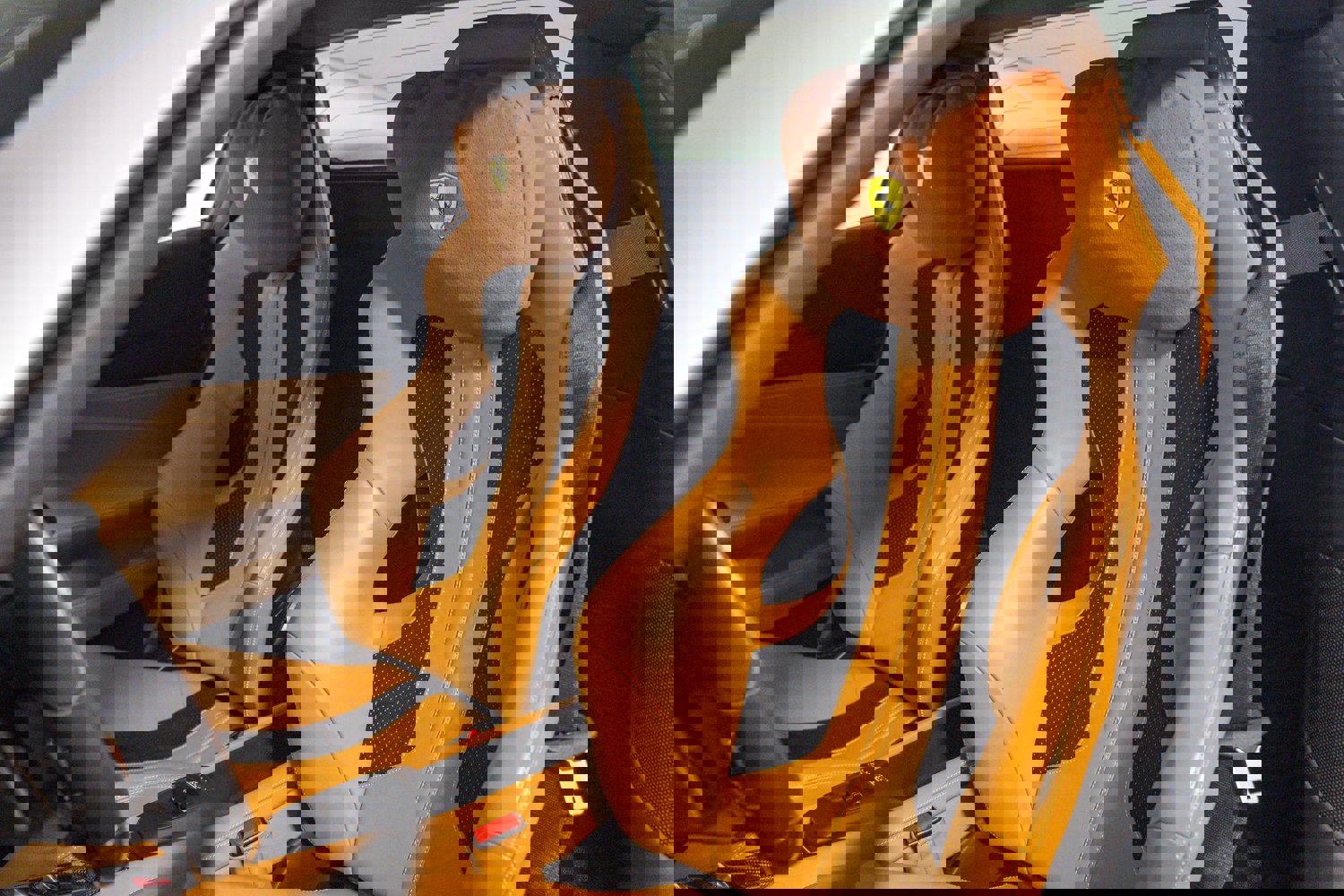 Used 2021 Ferrari F8 Tributo image 32