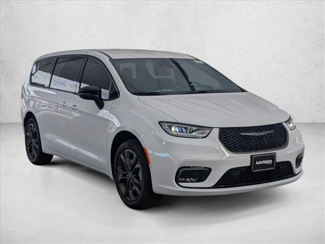 New 2026 Chrysler Pacifica Select image 7
