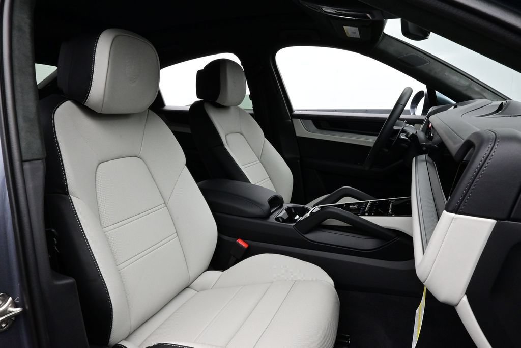 New 2026 Porsche Cayenne Turbo AWD/4WD image 18
