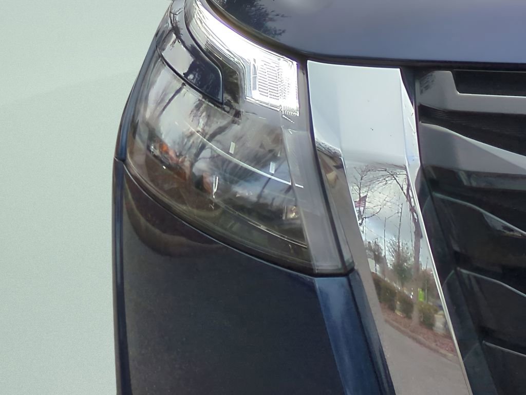 Used 2025 Nissan Pathfinder SV image 10