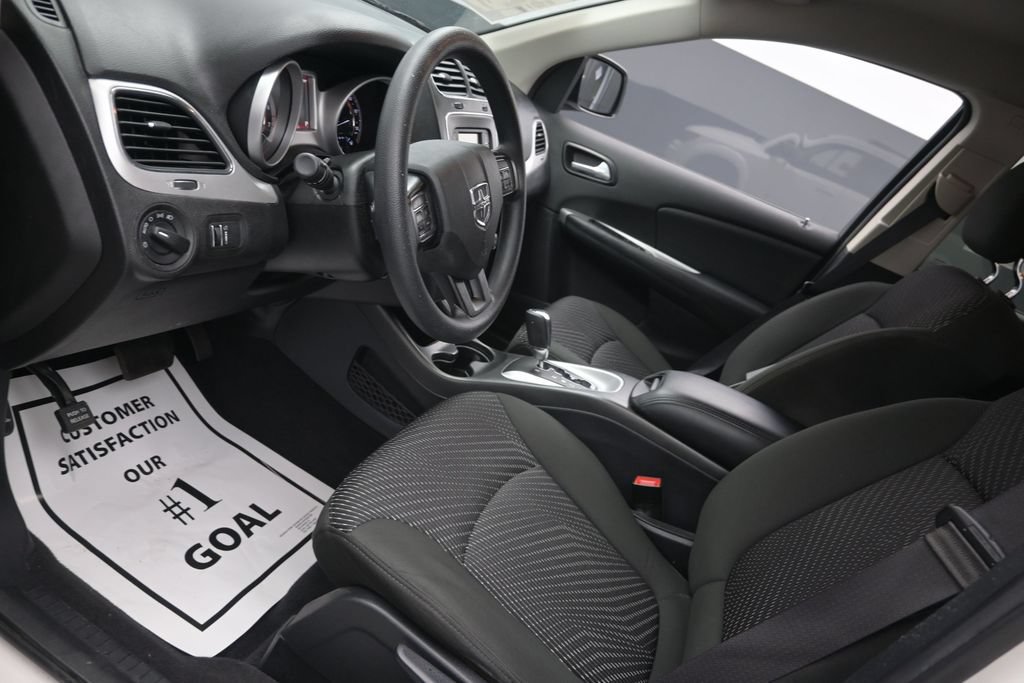 Used 2020 Dodge Journey SE w/ Blacktop Package FWD image 17