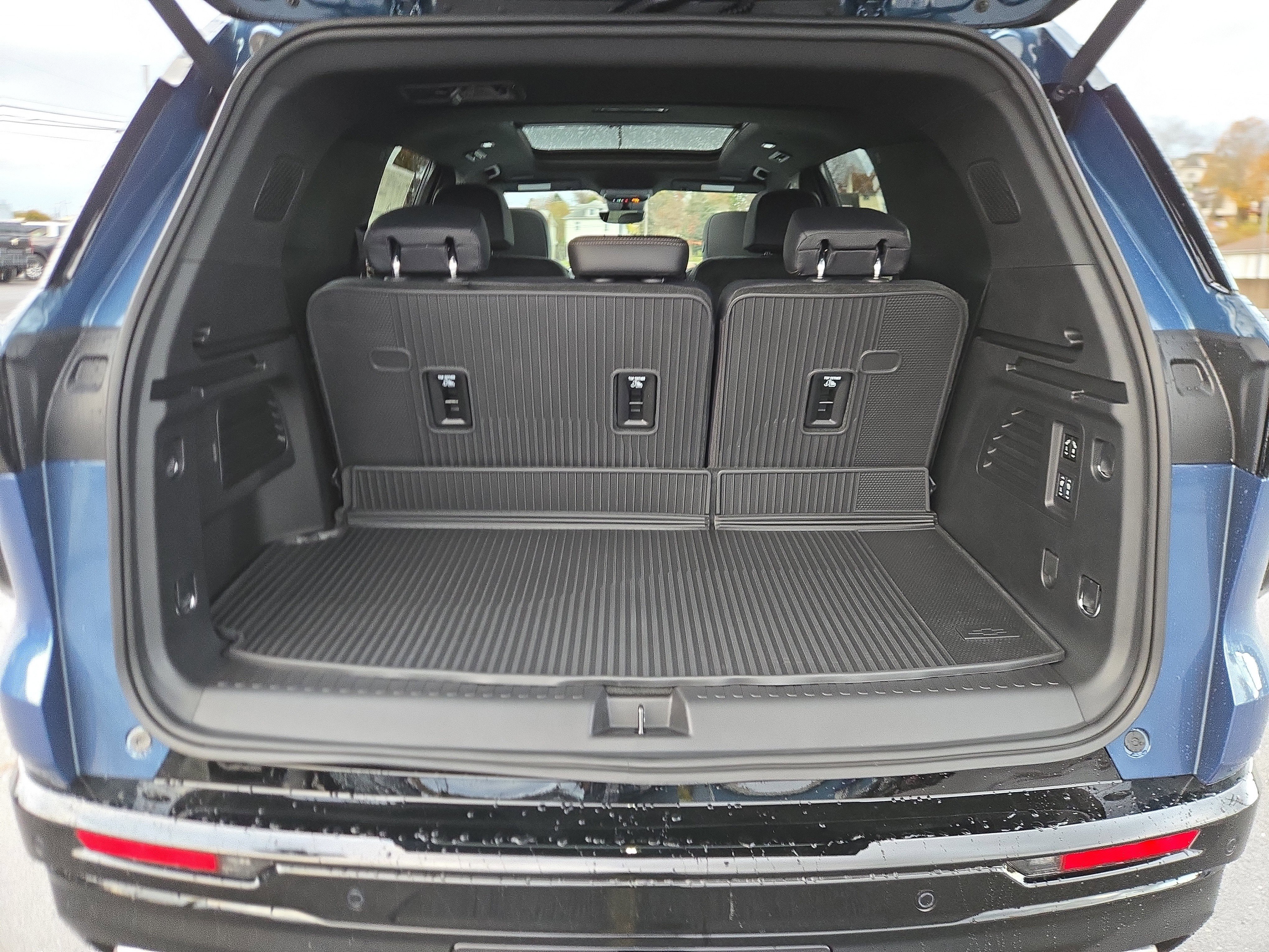 New 2026 Chevrolet Traverse High Country w/ LPO, Floor Liner Package image 5
