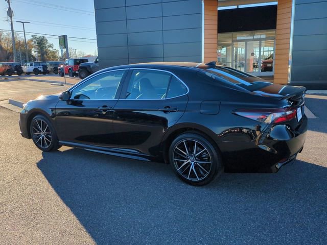 Used 2024 Toyota Camry SE image 6