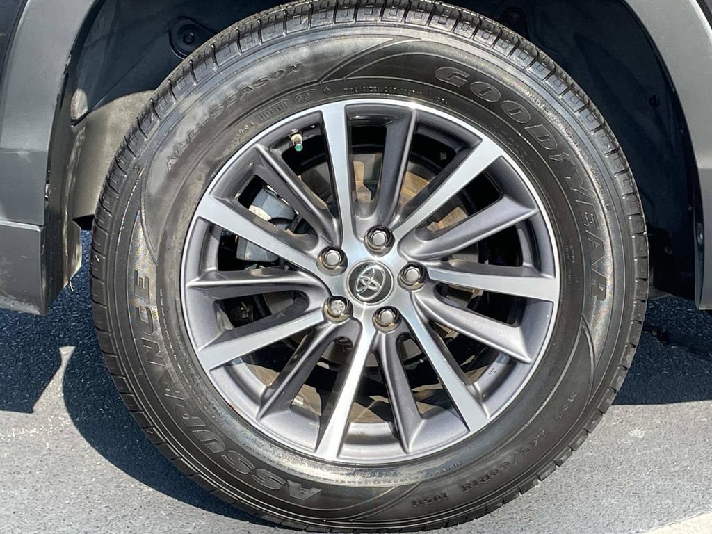Used 2018 Toyota Highlander XLE FWD image 8