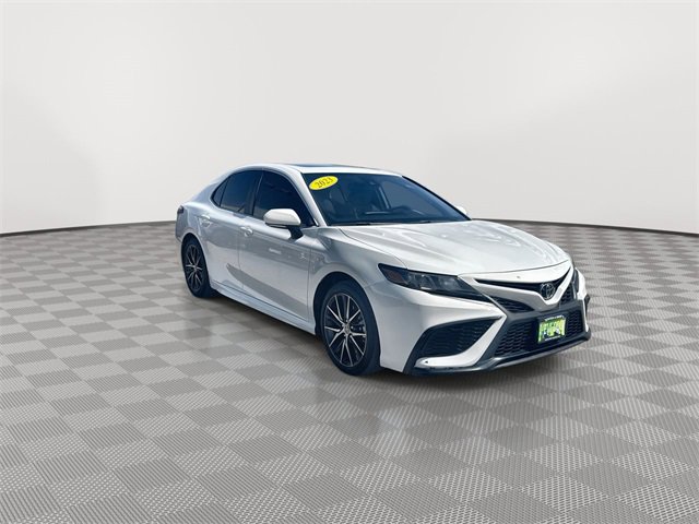 Used 2023 Toyota Camry SE image 2