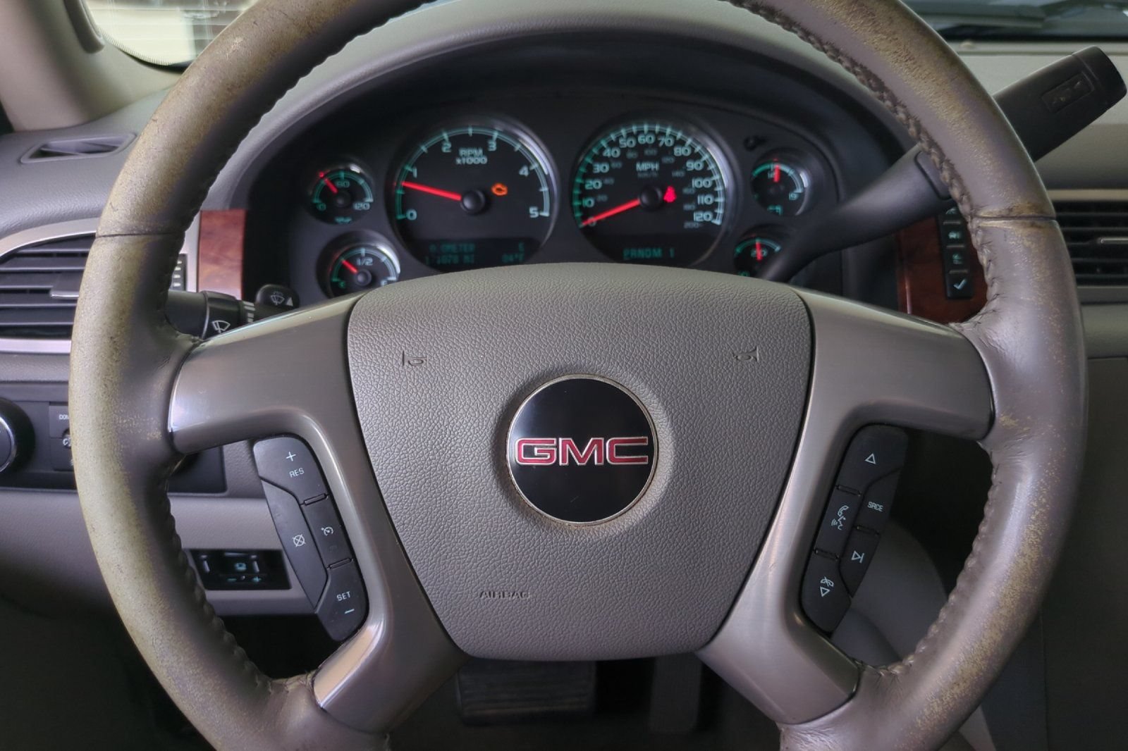 Used 2011 GMC Sierra 2500 SLT w/ SLT Convenience Package AWD/4WD image 32