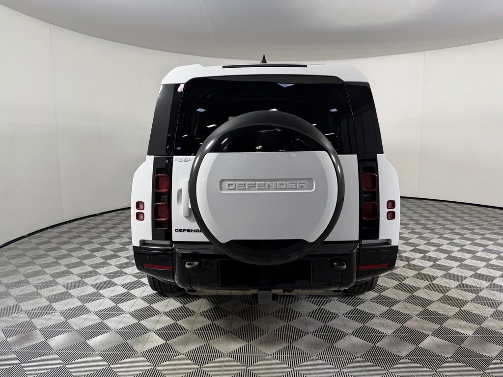 Used 2024 Land Rover Defender 130 X-Dynamic SE image 6