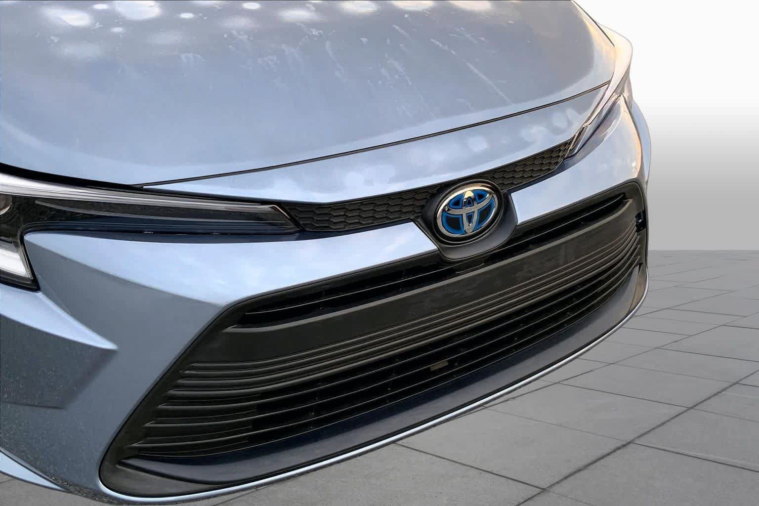 Used 2025 Toyota Corolla LE FWD image 27