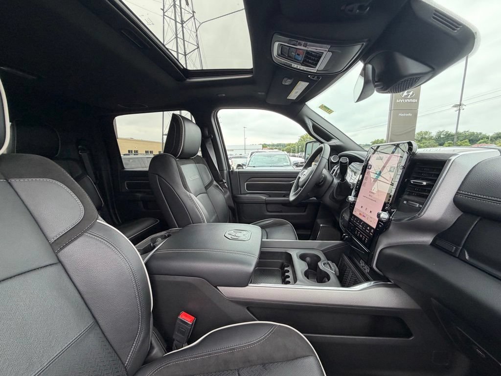 Used 2025 RAM 2500 Laramie AWD/4WD image 18