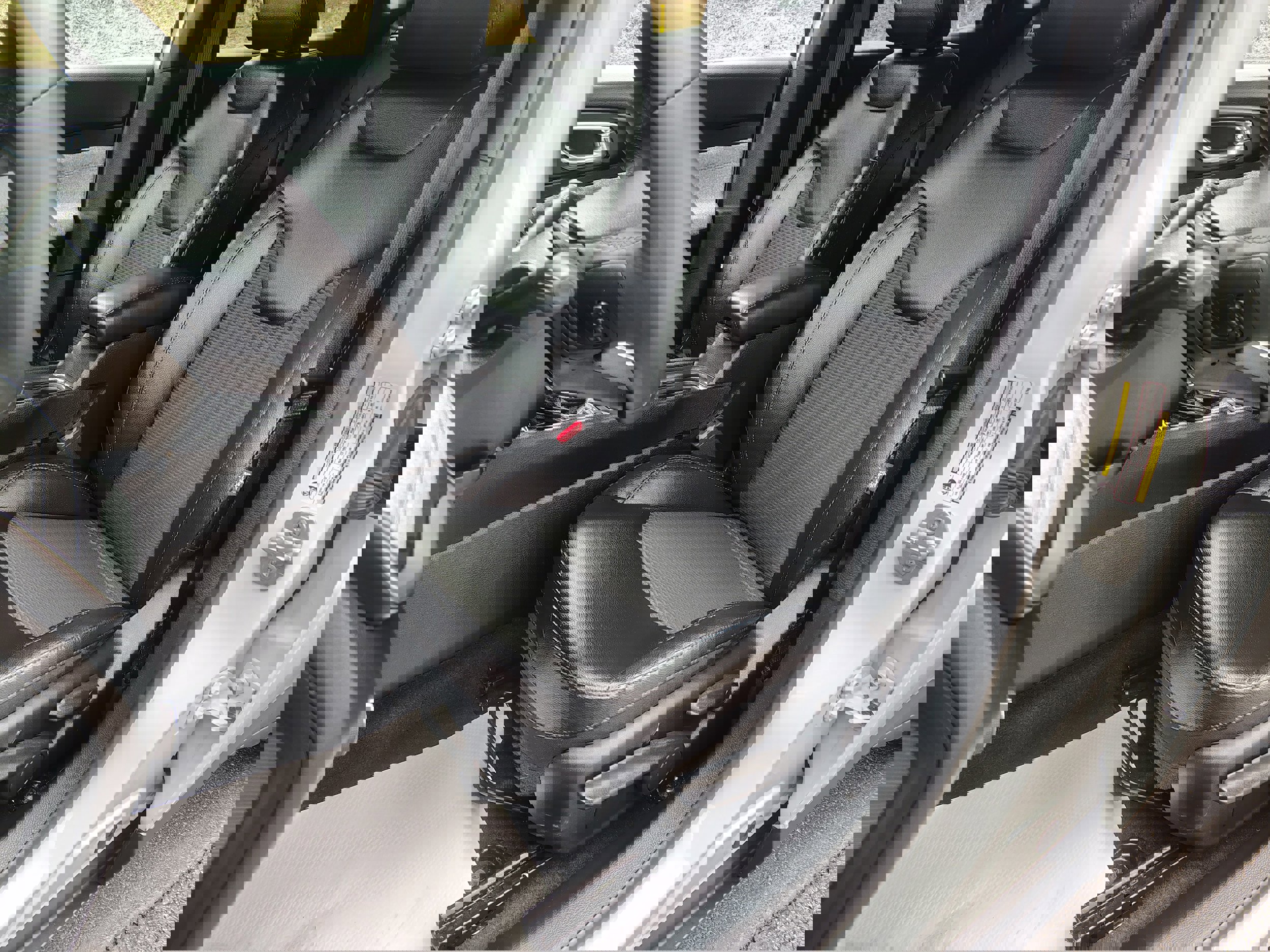 Used 2024 Jeep Compass Latitude image 16