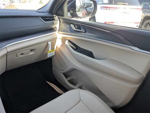 New 2025 Jeep Grand Cherokee Limited image 17