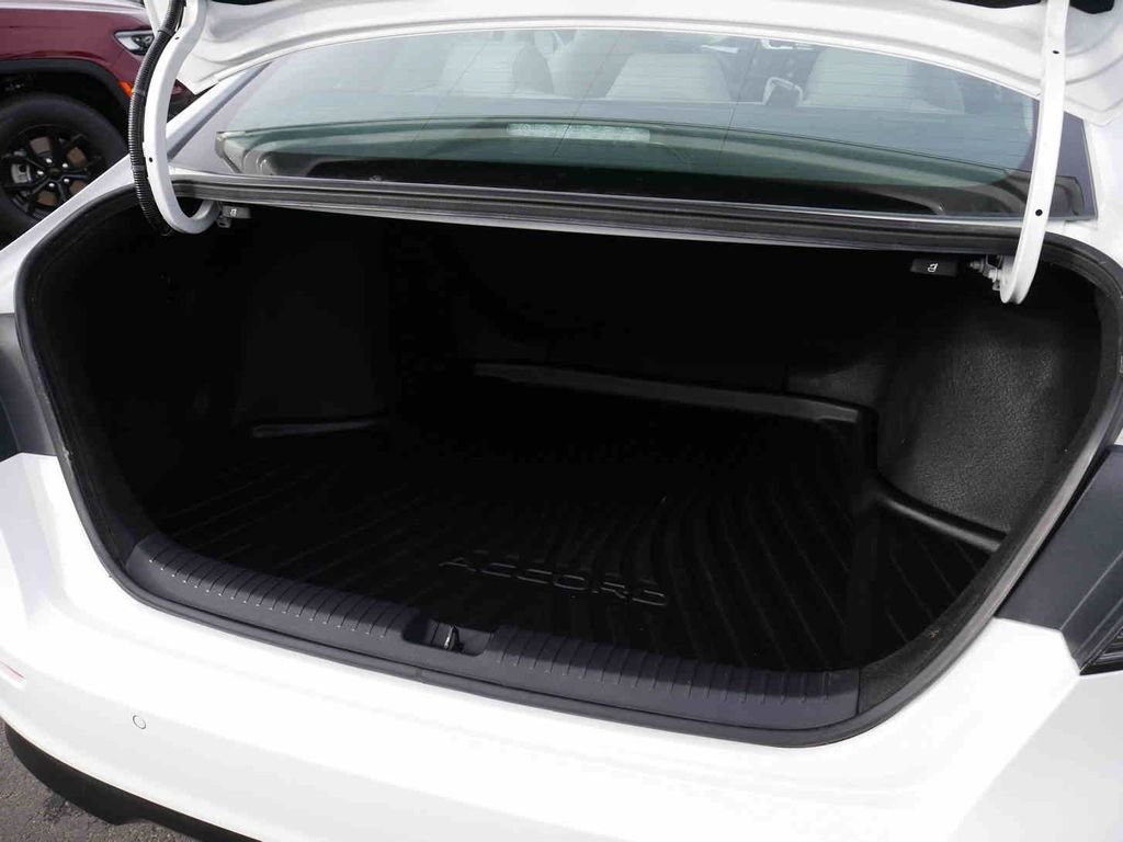 Used 2024 Honda Accord Touring image 8