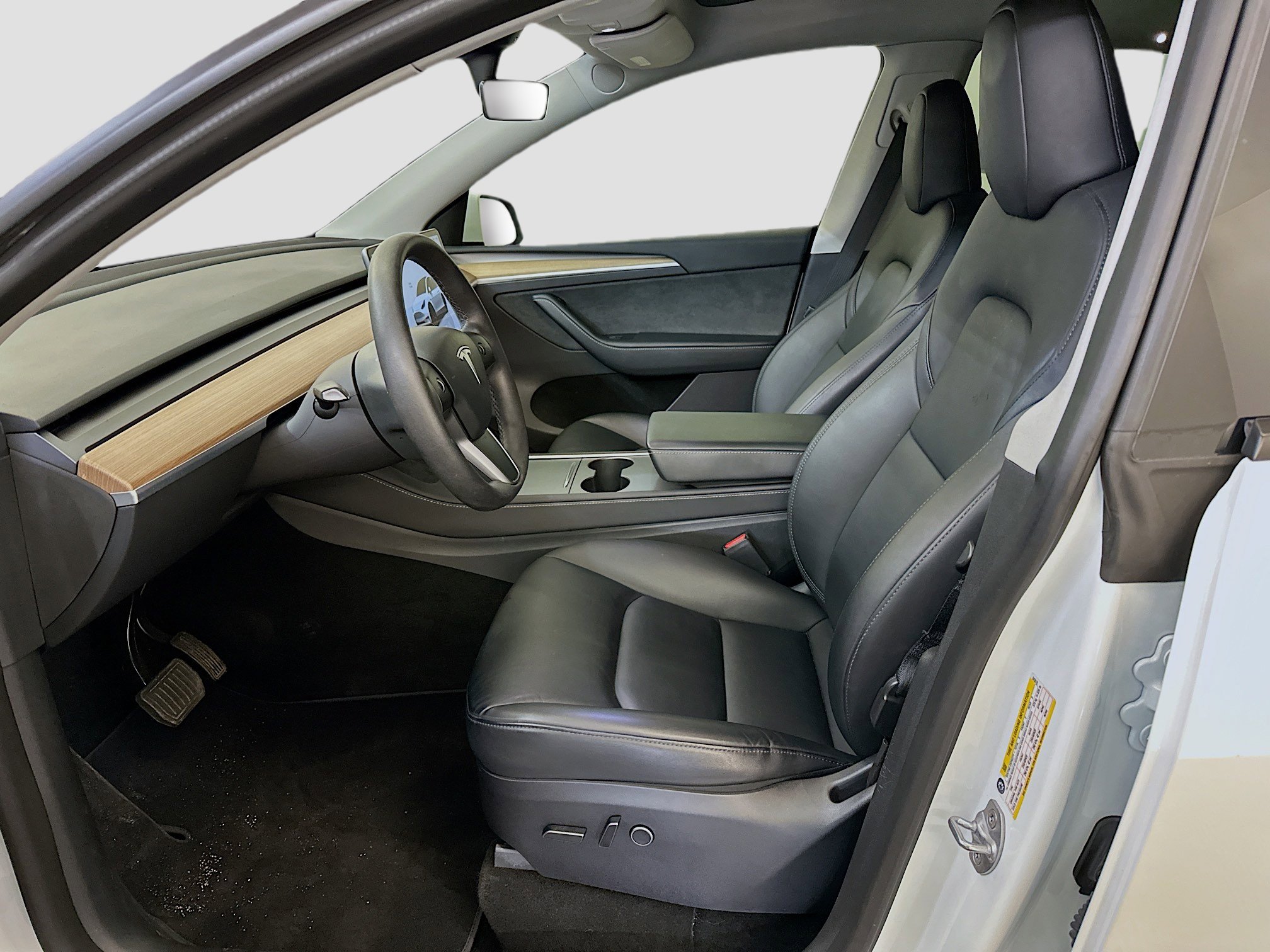 Used 2023 Tesla Model Y Long Range image 13