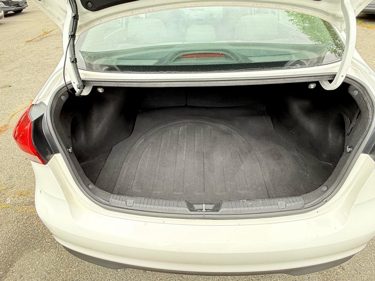 Used 2017 Kia Forte LX FWD image 24