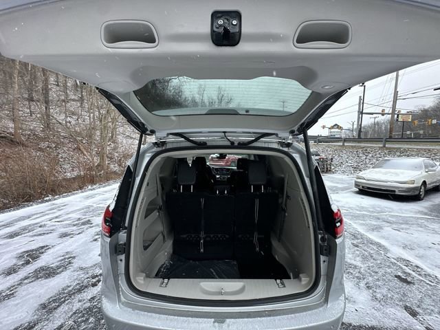 Used 2024 Chrysler Pacifica Touring-L FWD image 22