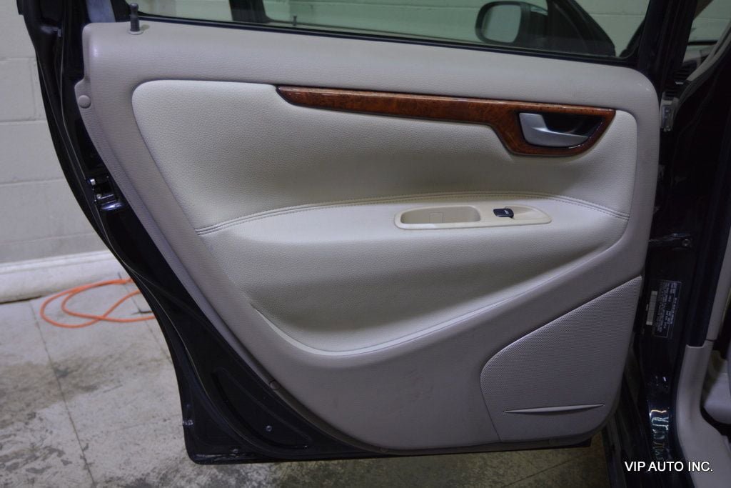 Used 2007 Volvo V70 2.4 FWD image 10