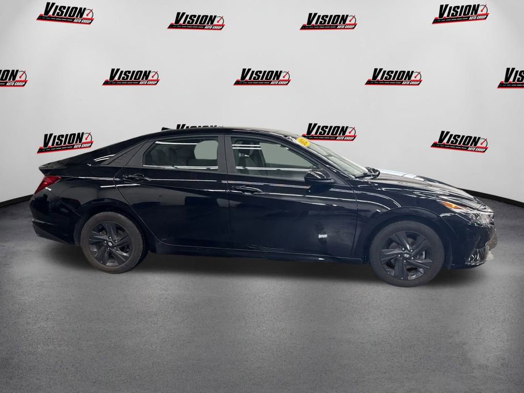 Used 2022 Hyundai Elantra SEL w/ Preferred Accessory Package image 4