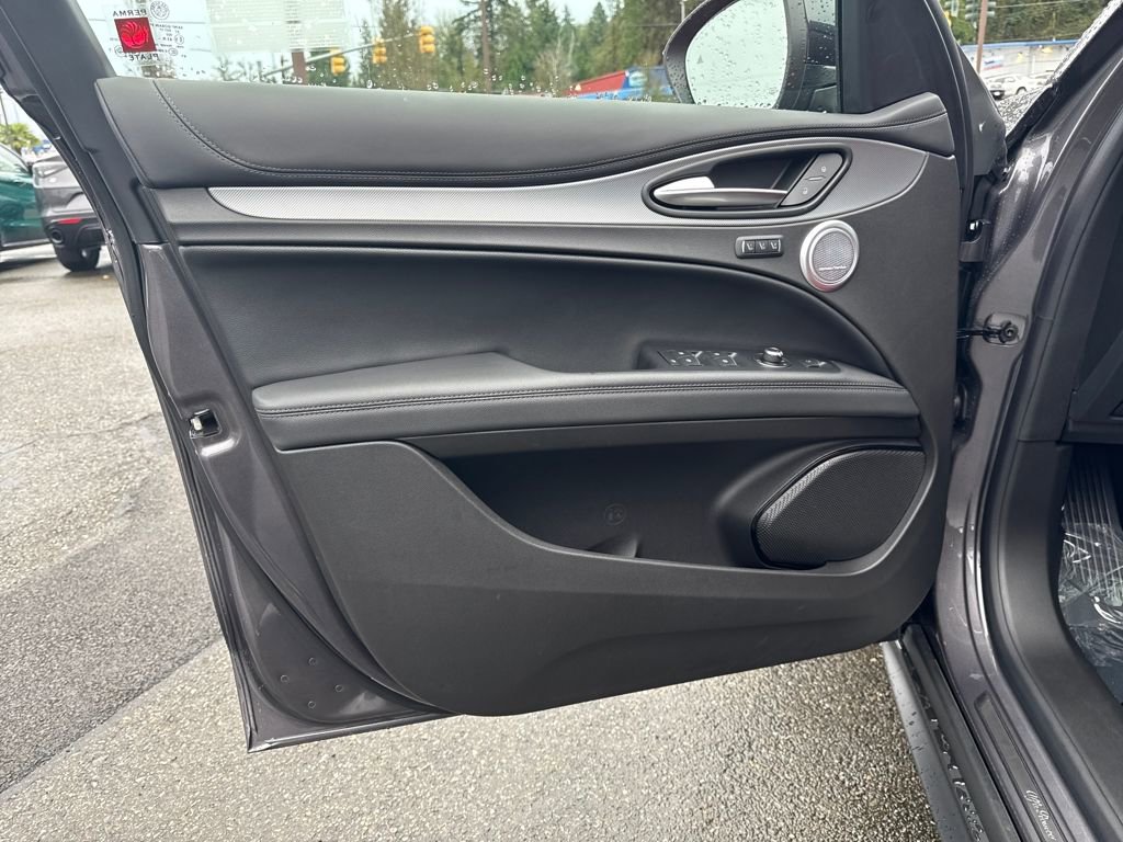 New 2025 Alfa Romeo Stelvio Sprint image 15