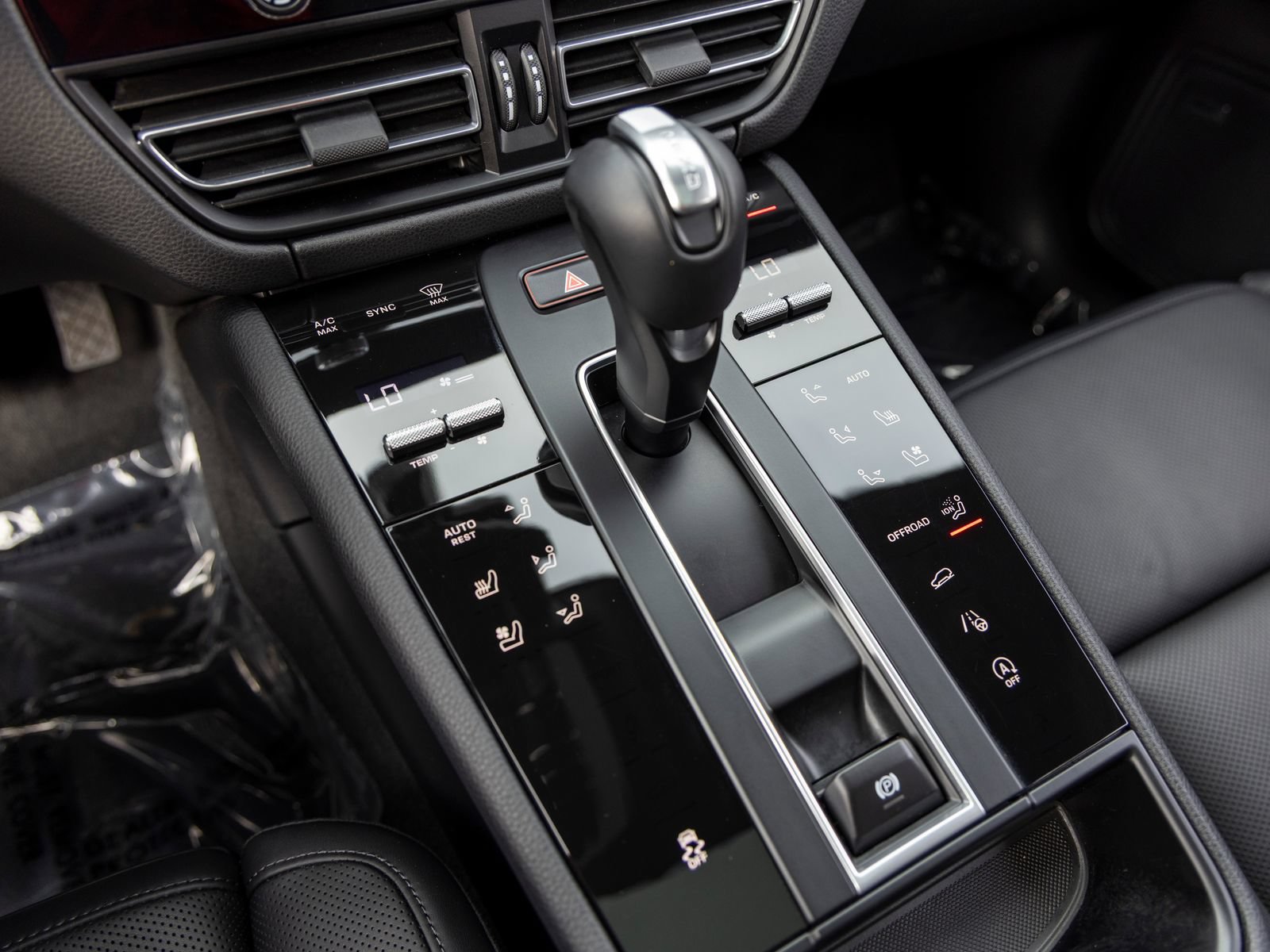 Certified 2026 Porsche Macan AWD/4WD image 45