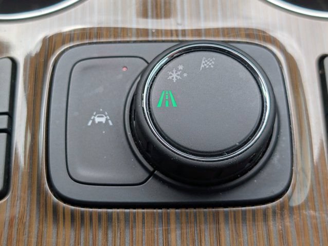 Used 2023 GMC Acadia SLE w/ Driver Convenience Package FWD image 21
