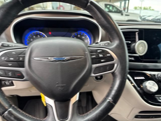 Used 2017 Chrysler Pacifica Touring-L Plus w/ Tire & Wheel Group FWD image 6