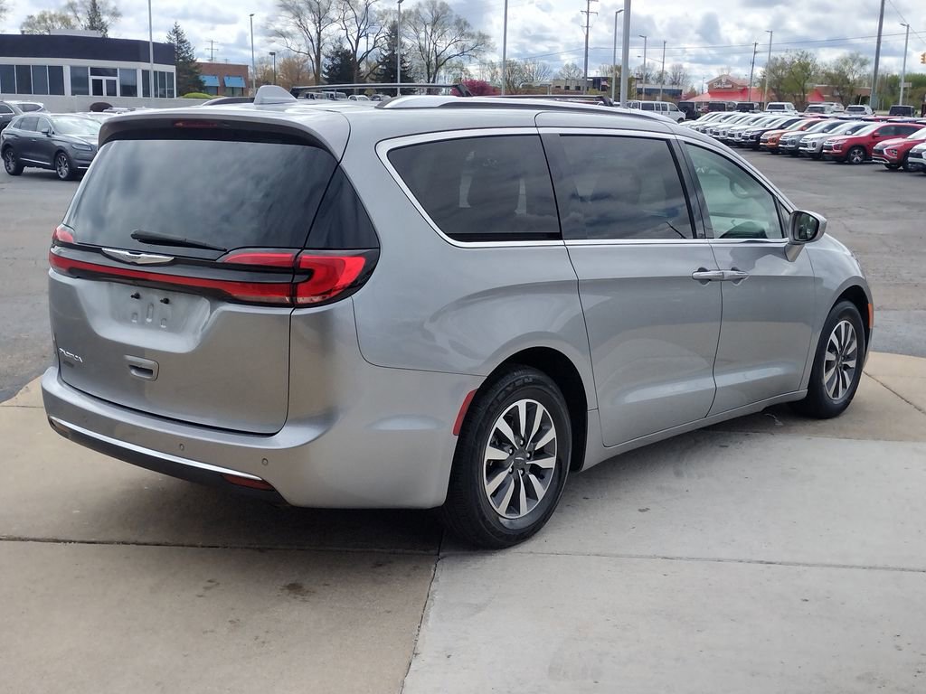Used 2021 Chrysler Pacifica Touring-L FWD image 16