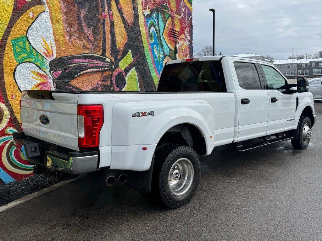Used 2018 Ford F350 XLT image 2