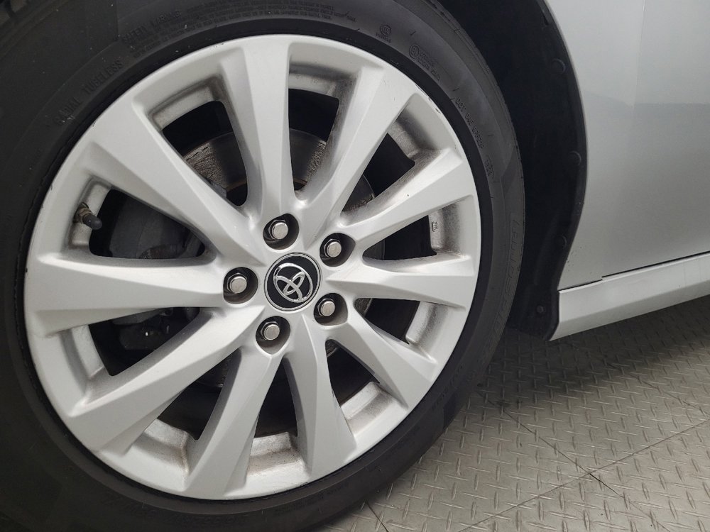Used 2019 Toyota Camry LE image 31