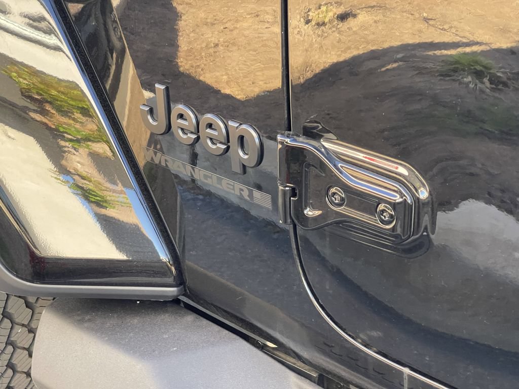 New 2026 Jeep Wrangler Unlimited Sahara AWD/4WD image 10