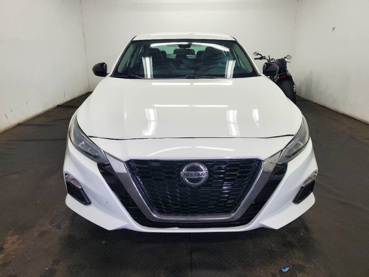 Used 2020 Nissan Altima 2.5 SR FWD image 2