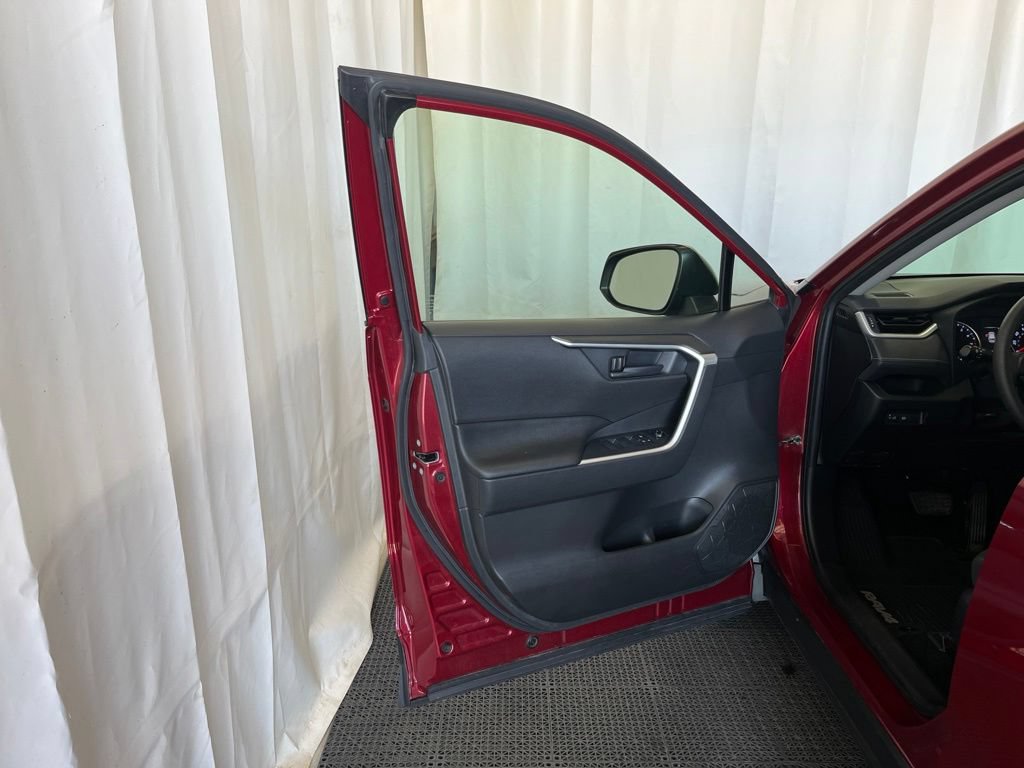 Used 2020 Toyota RAV4 LE w/ All Weather Liner Package AWD/4WD image 17
