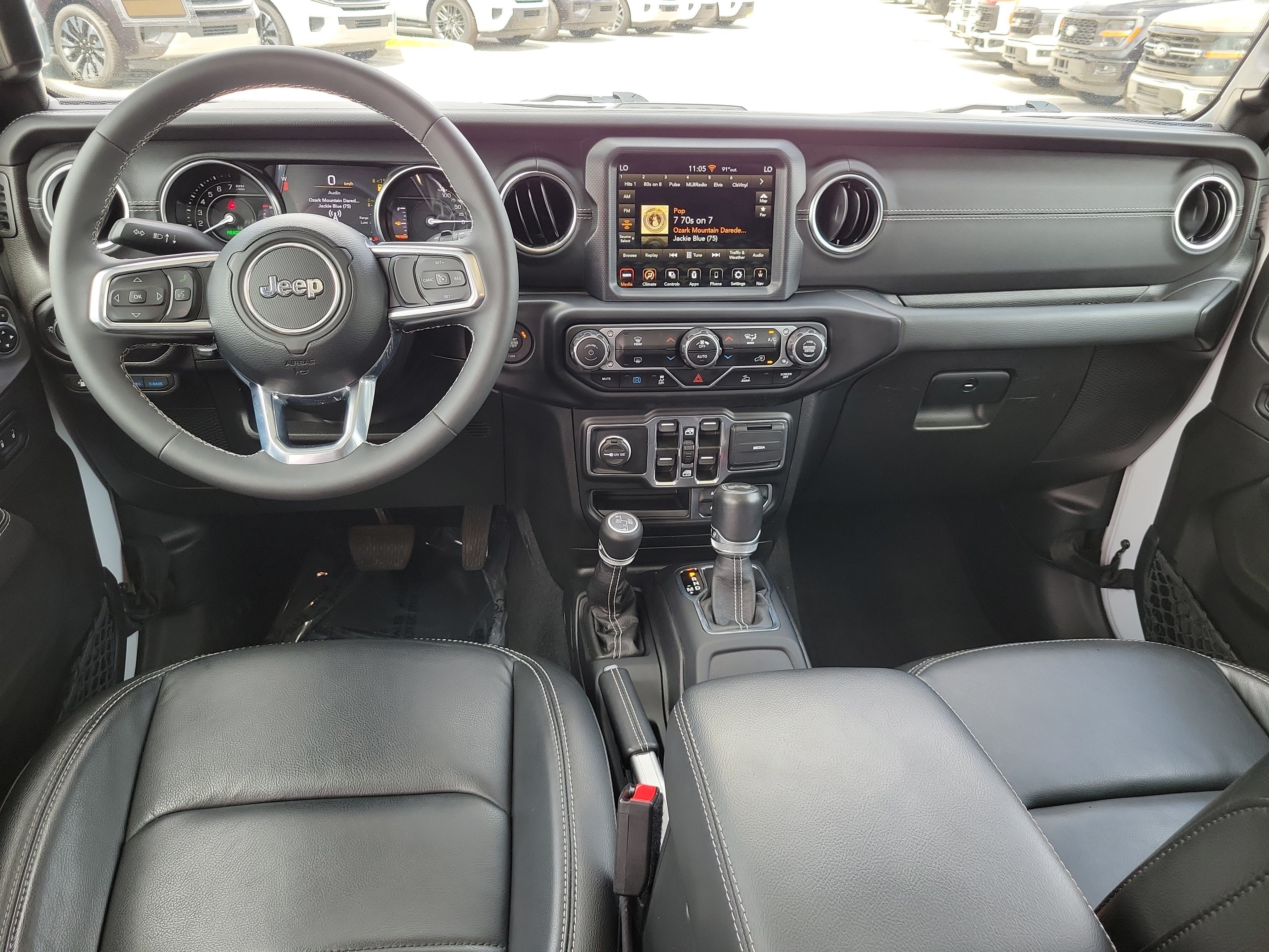Used 2023 Jeep Wrangler Unlimited Sahara AWD/4WD image 16