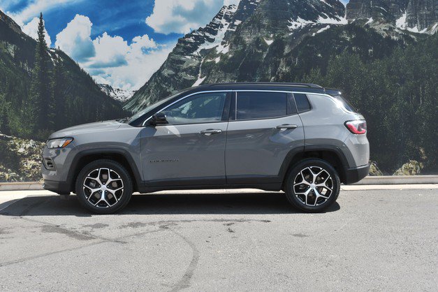 Used 2024 Jeep Compass Limited AWD/4WD image 7