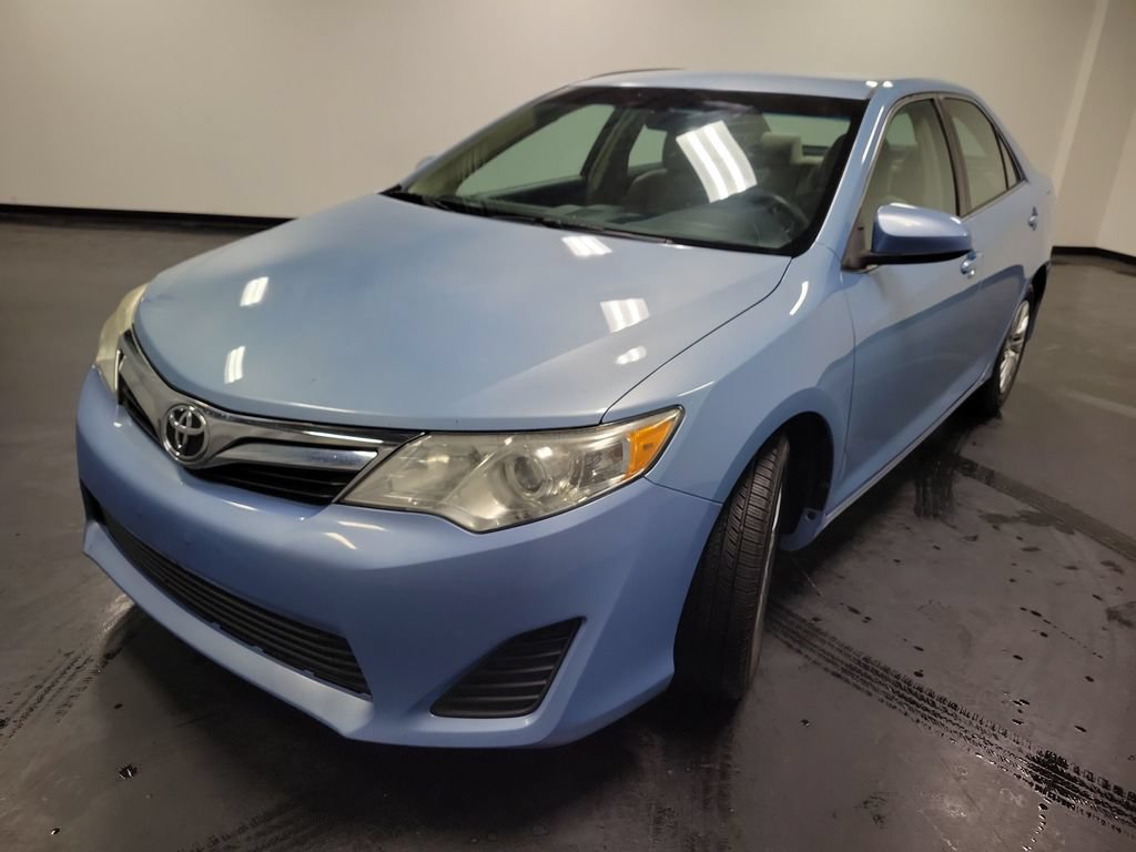 Used 2014 Toyota Camry LE FWD image 4