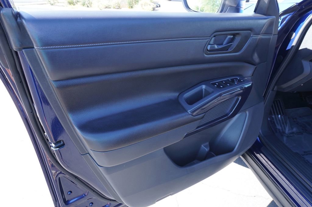 Certified 2025 Nissan Pathfinder SV image 15