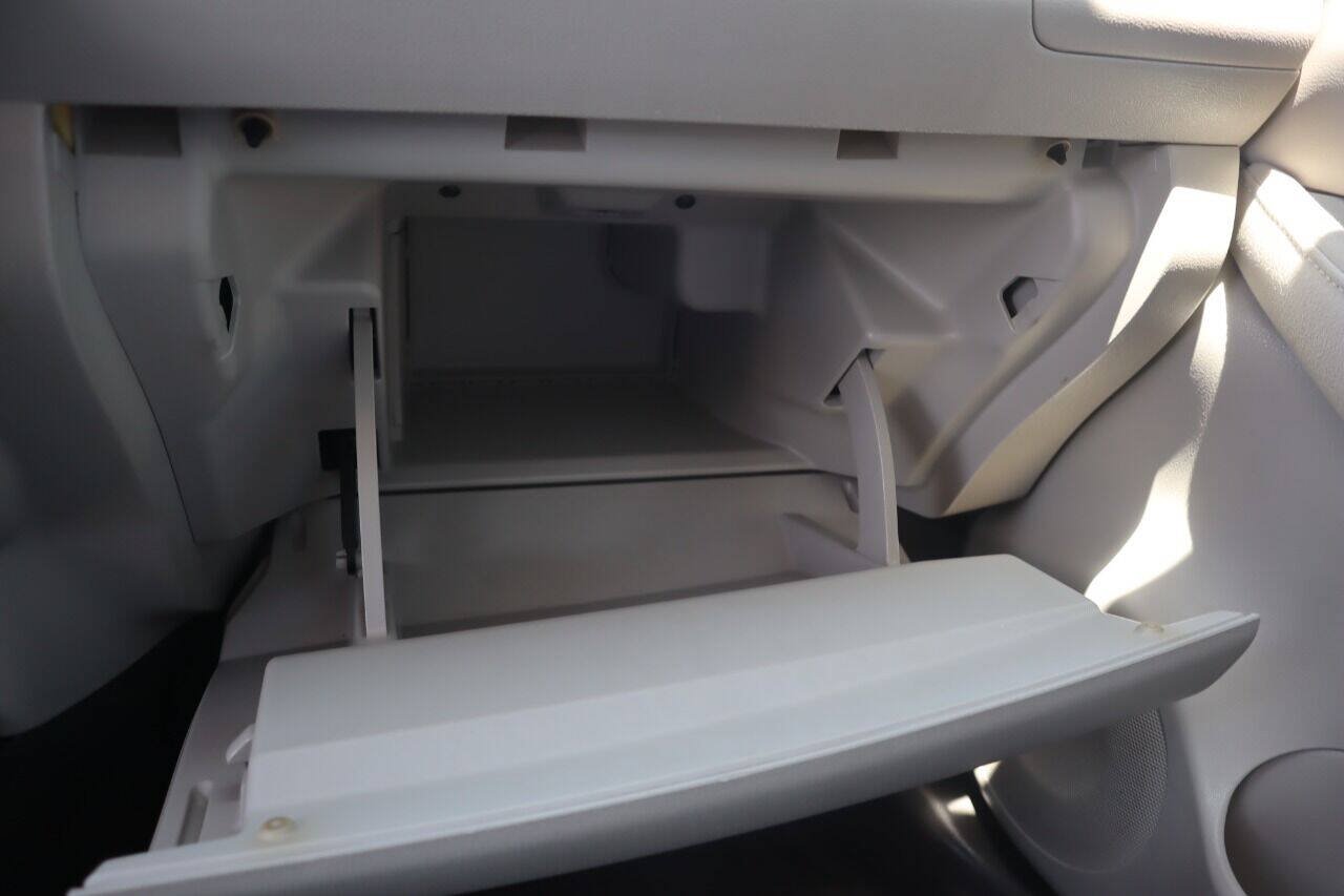 Used 2012 Nissan Leaf SL FWD image 21